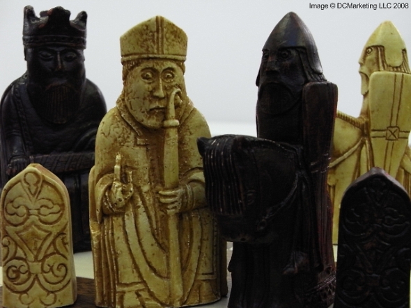 Isle of Lewis Plain Theme Chess Set